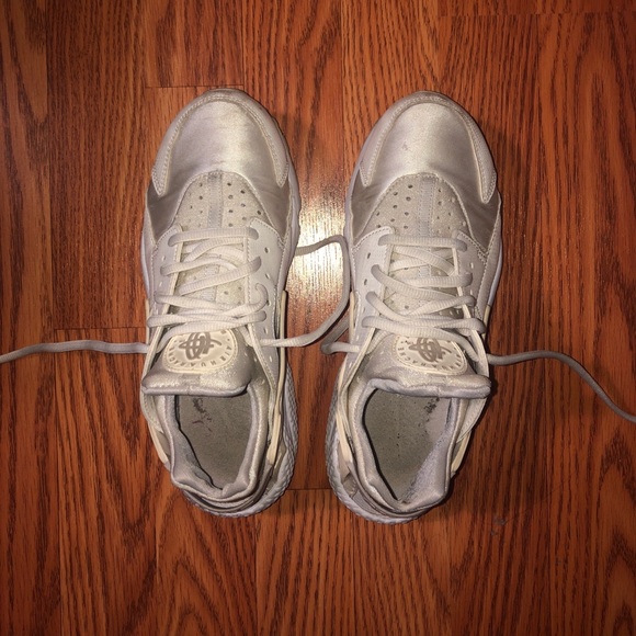 Tan Women Nike Huaraches - Picture 5 of 5